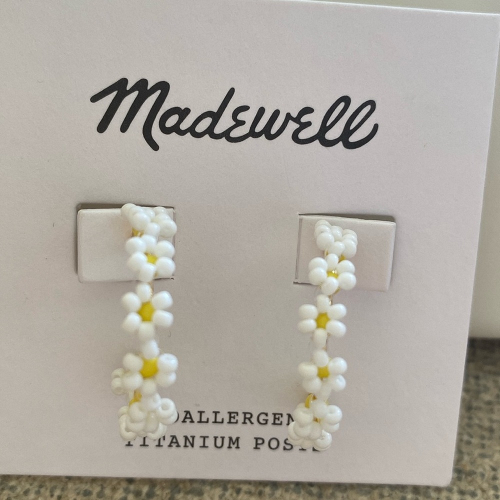 🌼MADEWELL Seed Bead Daisy Hoop Earrings 🌼